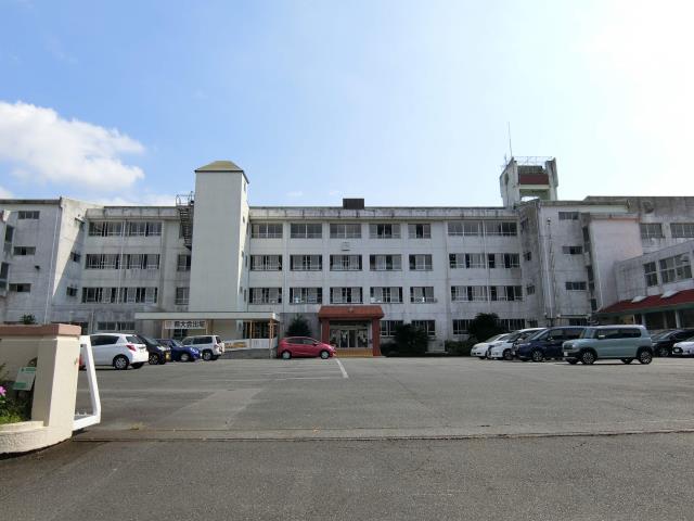 中学校　岳洋中学校（中学校）まで1053m