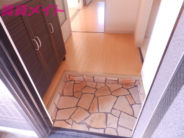 玄関　同物件別室写真