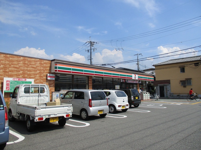 コンビニ　セブンイレブン（コンビニ）まで392m