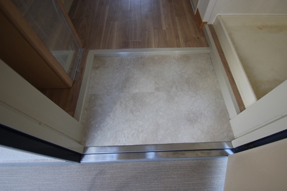 玄関　※別部屋の写真です