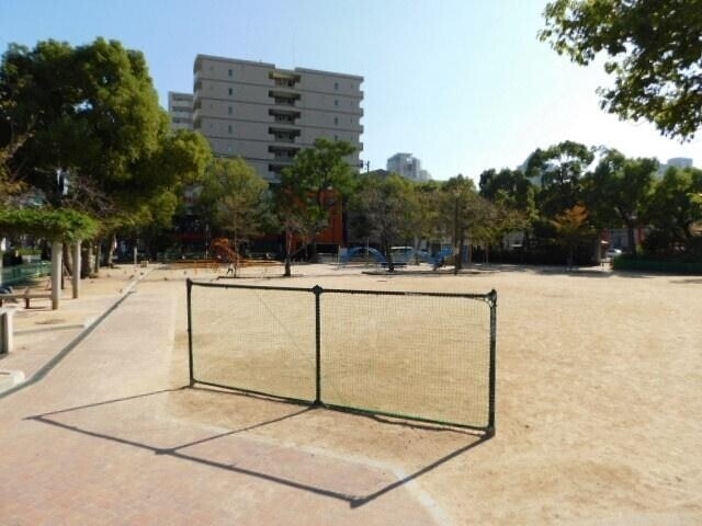 【クレストタップ神戸湊町ブランの公園】