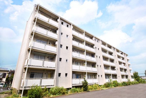 厚木市三田南のマンションの建物外観