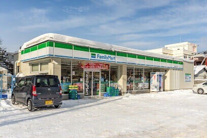 【札幌市豊平区平岸二条のマンションのコンビニ】