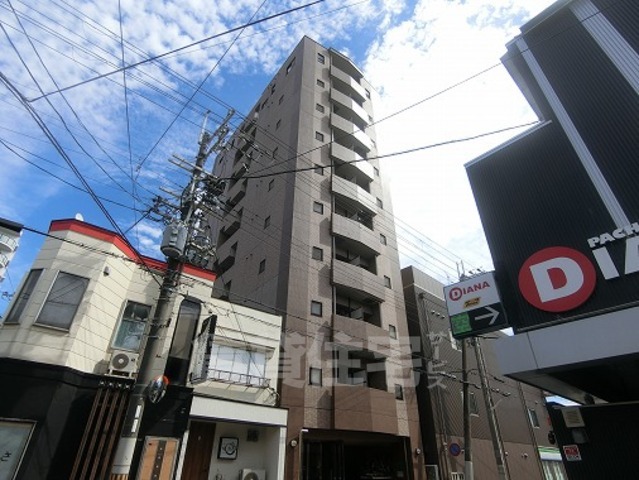 【京都市山科区椥辻草海道町のマンションの建物外観】