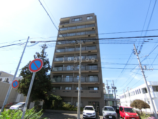 札幌市西区二十四軒二条のマンションの建物外観