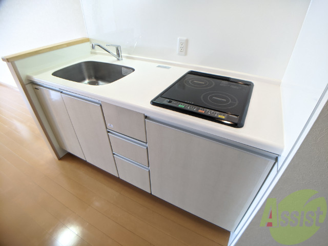 キッチン　キレイで使いやすいシステムキッチンＩＨコンロで手早く調理！