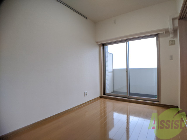 その他部屋・スペース　リビングにつながる洋室です。クローゼットもあり寝室にピッタリ