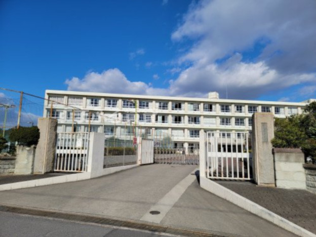 中学校　碧南市立新川中学校（中学校）まで1164m