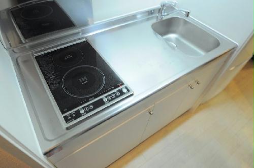 キッチン　便利な２口の電気コンロ