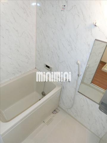 バス・シャワールーム　充実した機能の付いた浴室