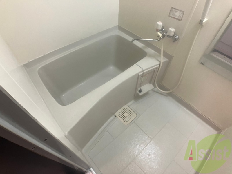 バス・シャワールーム　ユニットバスです。疲れを癒すのに欠かせませんね！