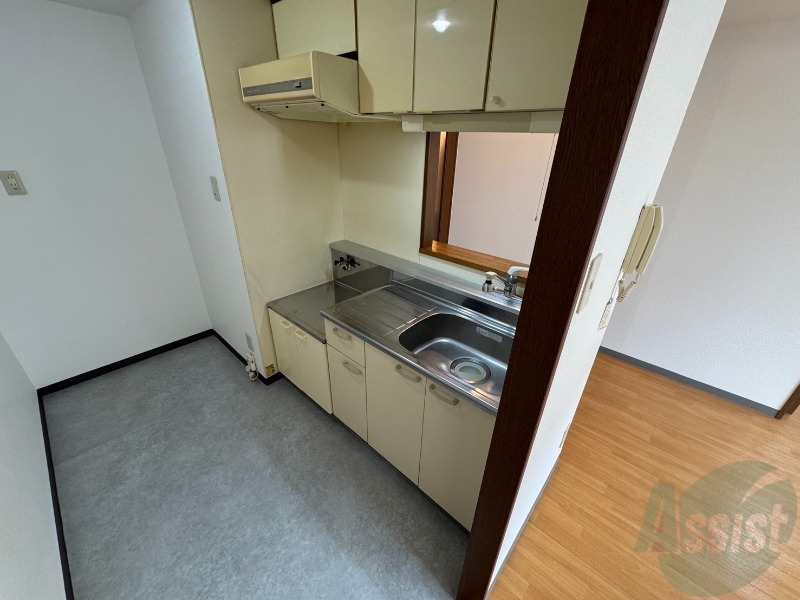 キッチン　キッチンです。ご自身でコンロを設置していただけます。