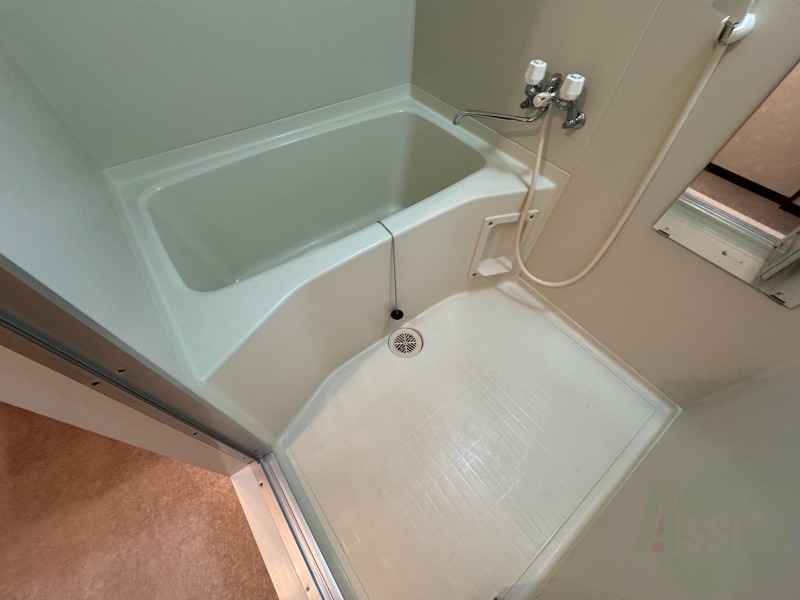 バス・シャワールーム　お風呂になります。一日の疲れを癒してくださいね。