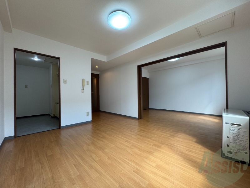 居室・リビング　広くてきれいなリビングです！快適に過ごせそうですね。