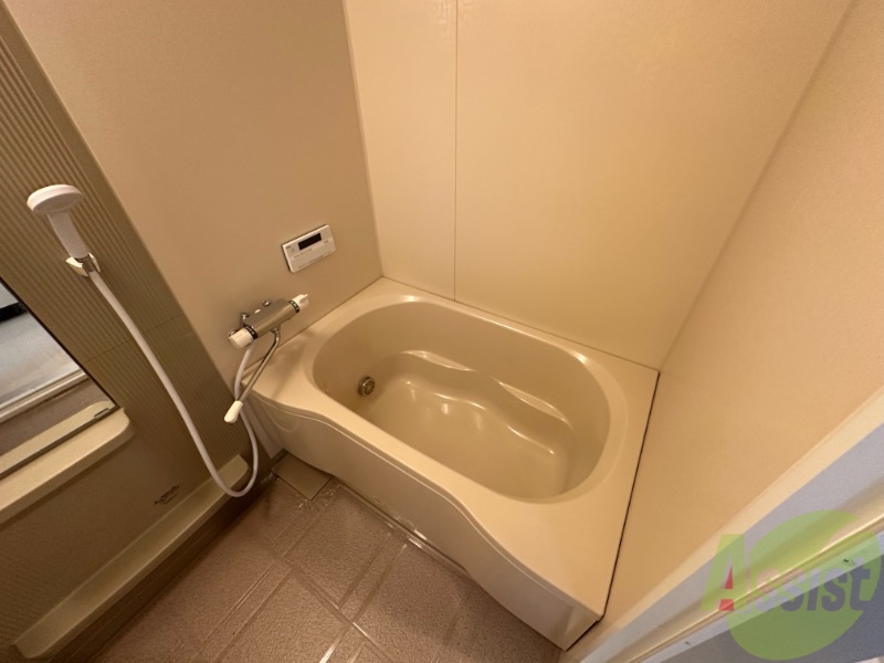 バス・シャワールーム　広々キレイなお風呂で１日の疲れを癒しましょう。