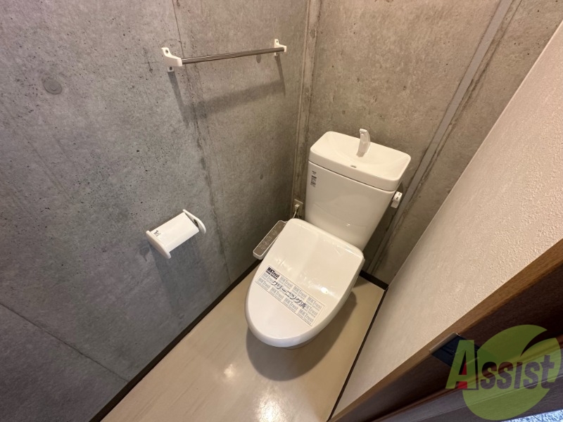トイレ　広々キレイなお手洗い、安心してご利用いただけます。