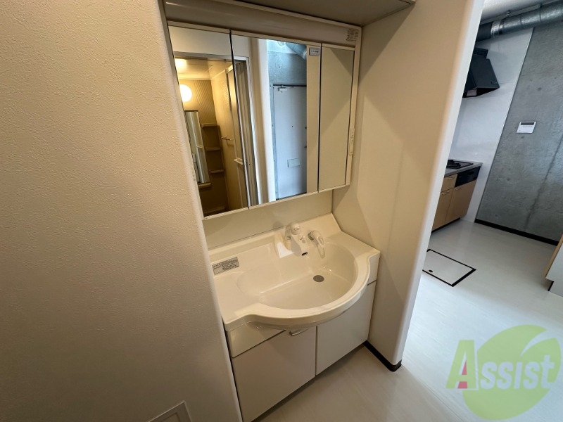 洗面設備　独立洗面台は朝の忙しい時にとっても助かりますね。