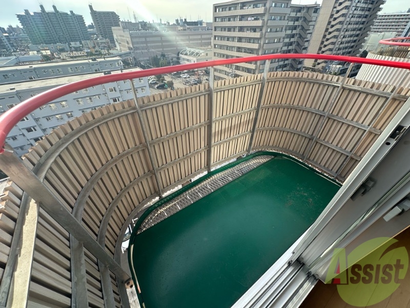 バルコニー　バルコニーも広く洗濯物も干しやすいです。