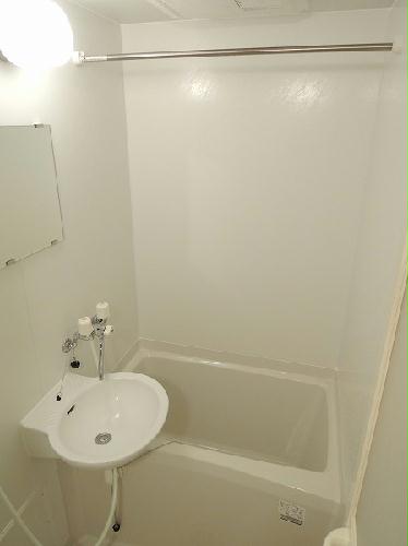 バス・シャワールーム　洗面一体型の浴室