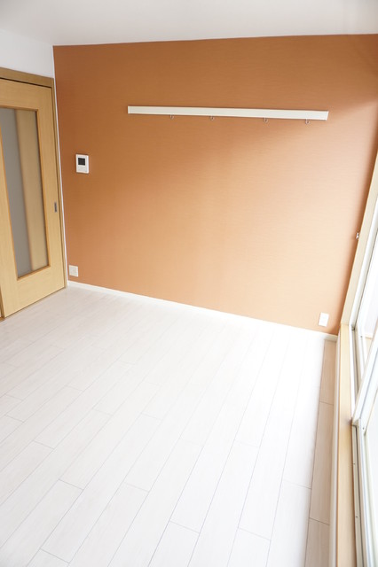 その他部屋・スペース　２面採光で明るい洋室８帖