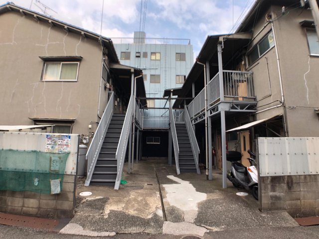 建物外観　駐車場