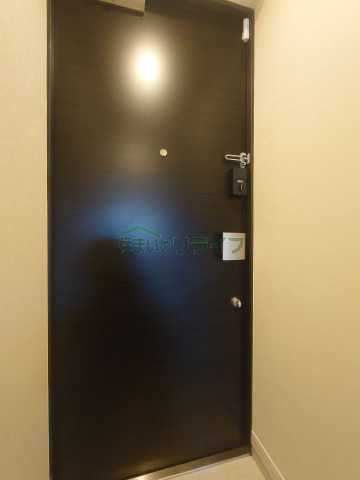 玄関　別部屋の参考写真になります。