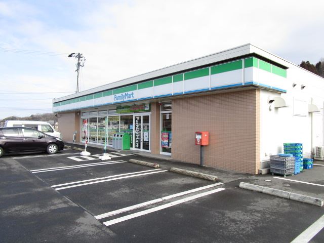 コンビニ　ファミリーマート（コンビニ）まで590m