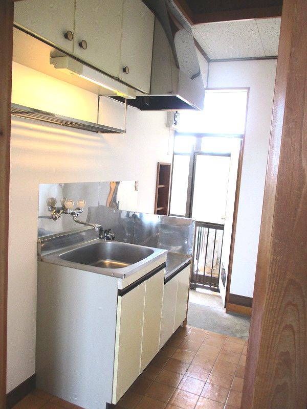 玄関　玄関には下駄箱あるので靴が整理できます！