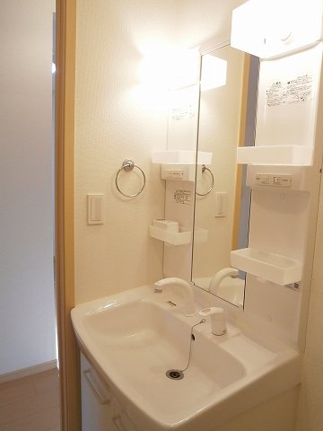 洗面設備　スペースが確保できる洗面所です