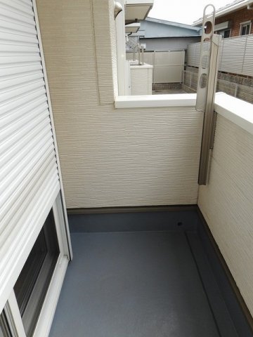 バルコニー　暖かな日差しのふりそそぐバルコニー