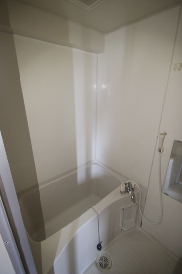 バス・シャワールーム　※他号室の写真です。当部屋はバストイレ同室です。