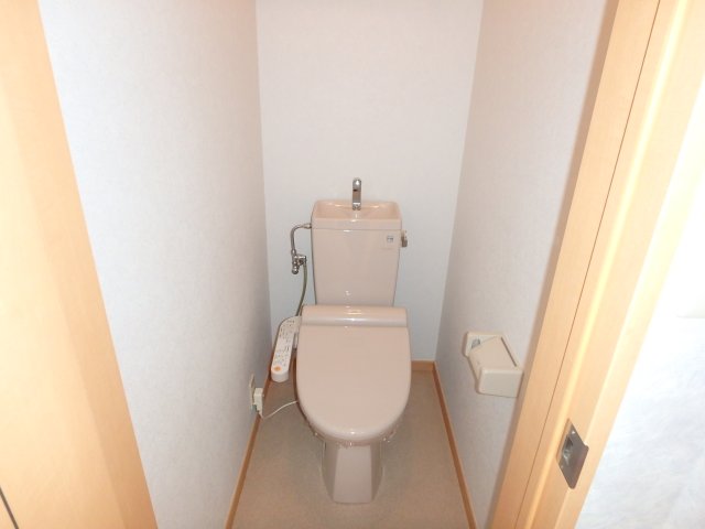 トイレ　他のお部屋の参考写真となります。