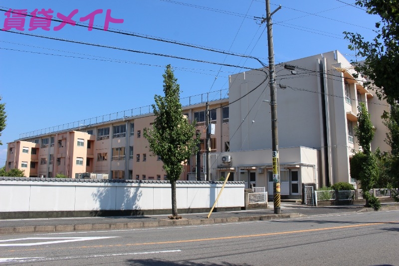 小学校　桑名市立日進小学校（小学校）まで532m