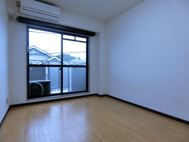 居室・リビング　室内