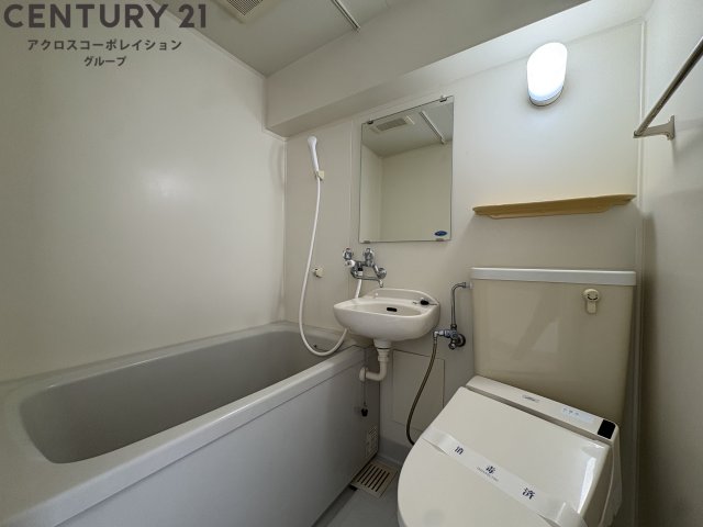 バス・シャワールーム　シンプルなユニットバス