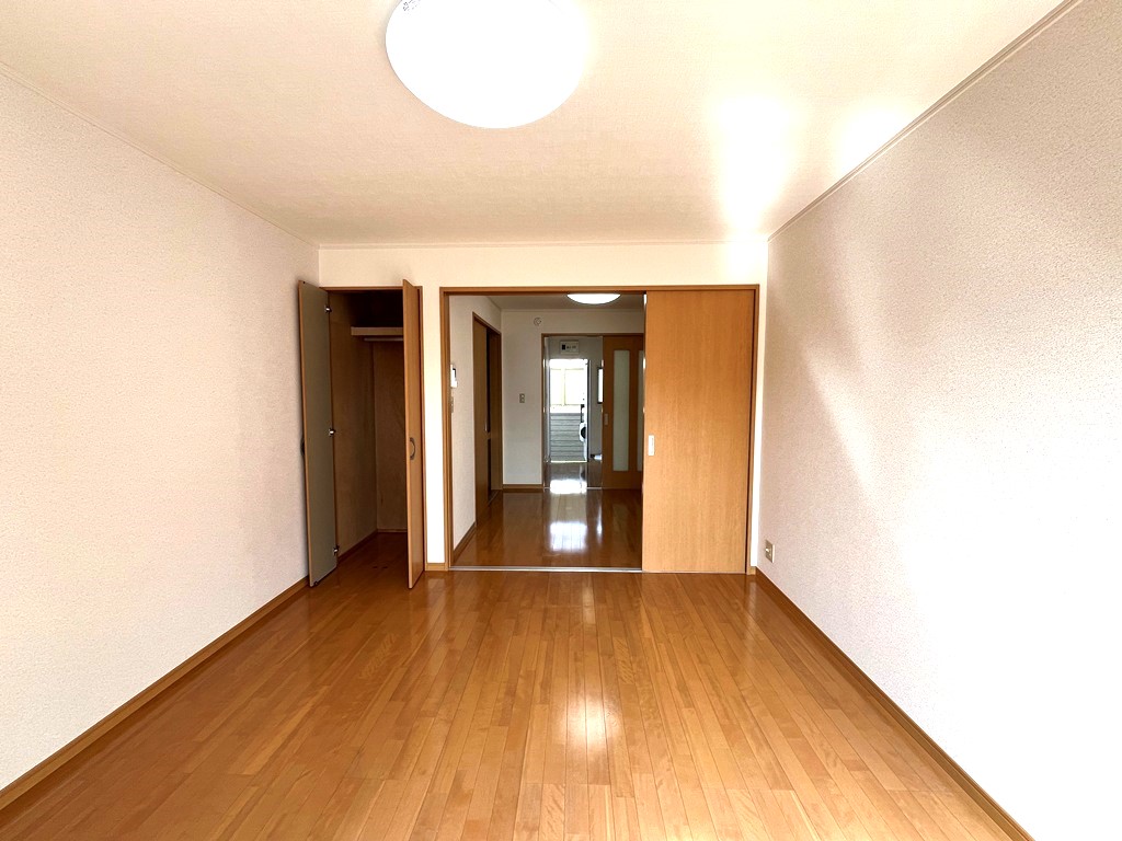六興ハイツの居間写真