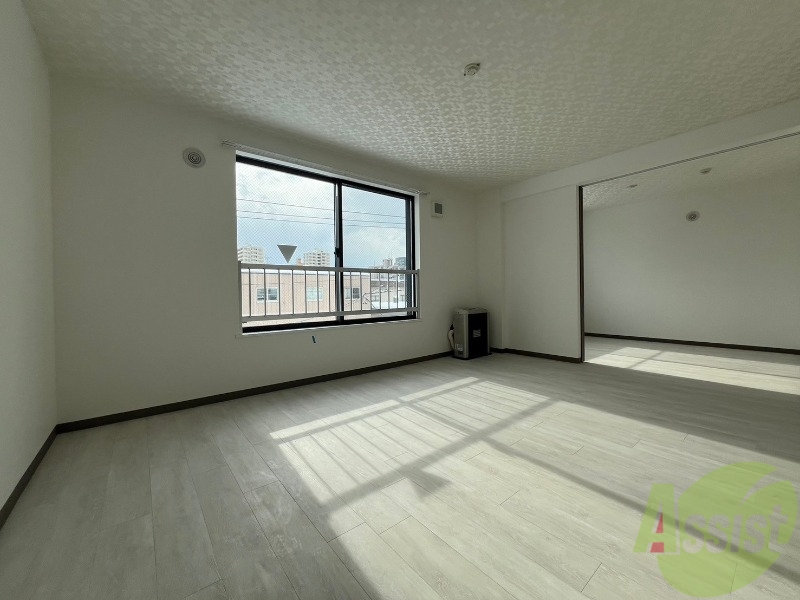 居室・リビング　広くてきれいなリビングです！快適に過ごせそうですね。