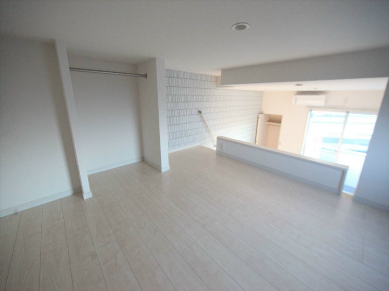その他部屋・スペース　上階ロフト室6.1帖（収納としてもお部屋としても使えます）