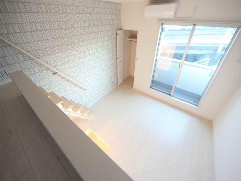 バルコニー　洋室6.3帖　上階ロフト室6.1帖（収納・部屋でも使えます）