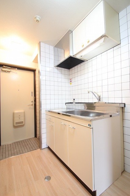 キッチン　同物件別号室の写真です。