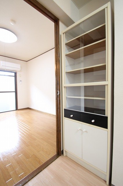 収納　同物件別号室の写真です。