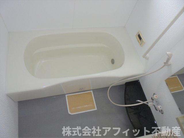 バス・シャワールーム　追い焚き機能付き　※反転イメージです