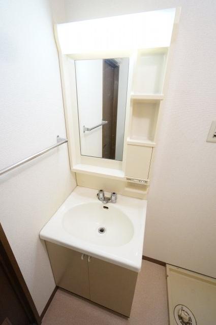 洗面設備　※同物件・反転タイプの写真です。