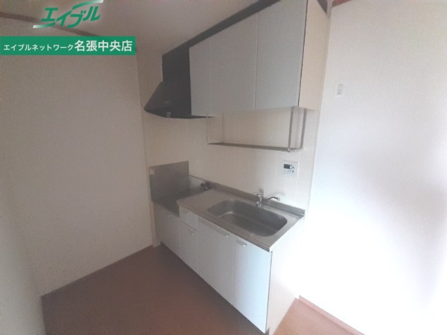 キッチン　同物件別部屋の写真です