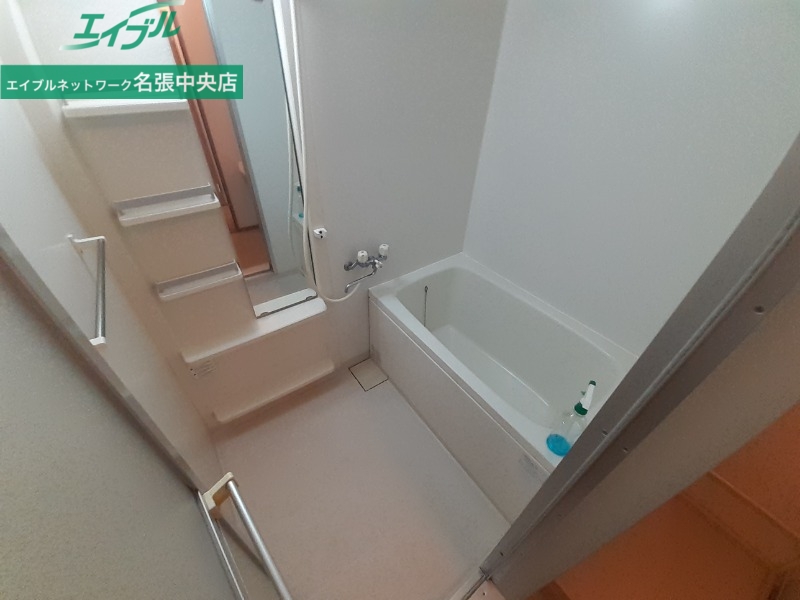 バス・シャワールーム　同物件別部屋の写真です