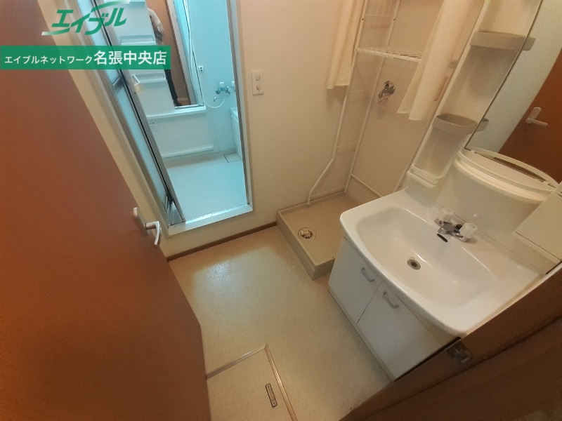 洗面設備　同物件別部屋の写真です