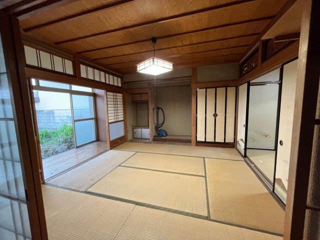 居室・リビング　庭に面した南向きの広く明るい和室8畳