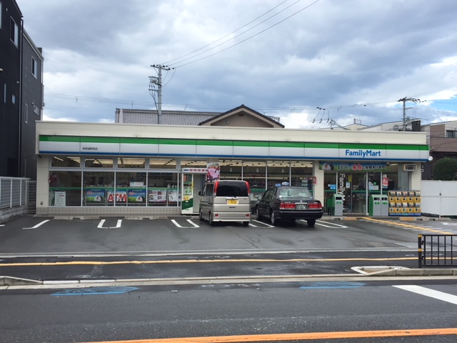 コンビニ　ファミリーマート俊徳道駅西店（コンビニ）まで205m