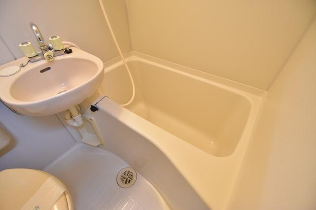 バス・シャワールーム　※バストイレ同室のお部屋です。