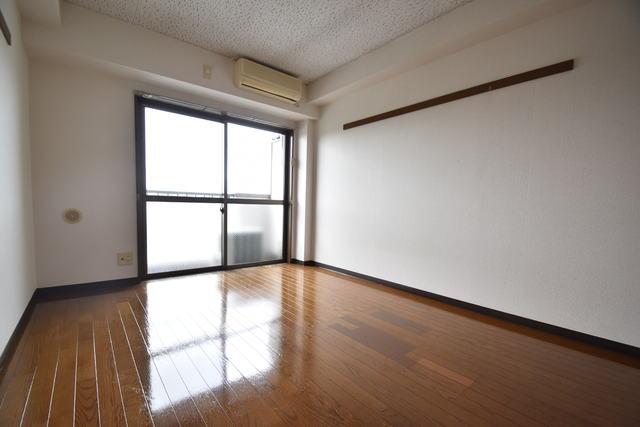 居室・リビング　※バストイレ同室のお部屋です。